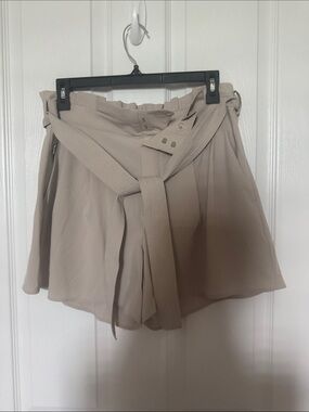 High-Waist Pleated Paperbag Shorts with Belt - Light Taupe